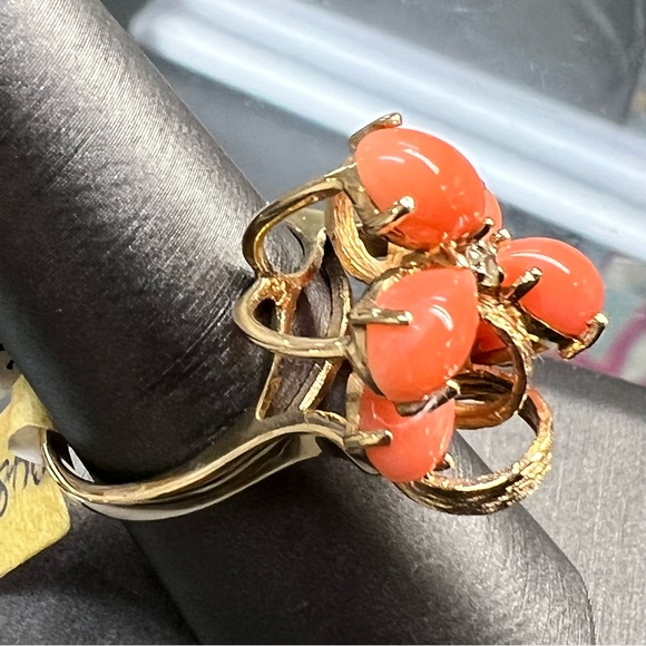 Vintage 14k Yellow Gold Coral & Diamond Ring - Picture 6 of 8